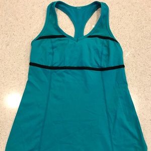 Lululemon Tank sz 4 Teal and Black EUC!